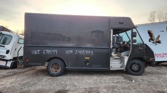 Picture of 2009-freightliner-mt45-chassis-truck-delivery